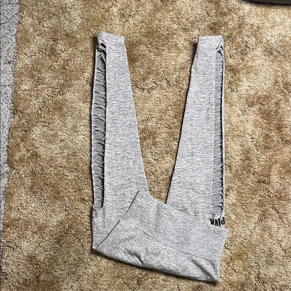 PINK Victoria’s Secret Cool & Comfy Gray Cut Out Leggings Size Small